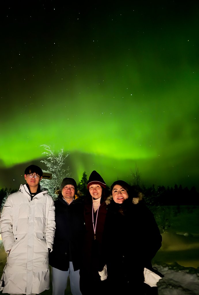 Family under the Aurora